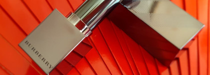 Burberry Kisses Sheer Moisturising shine lip color в оттенке #217 English rose