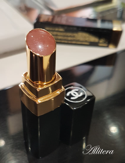 Помада со свойствами Chanel Rouge Coco Shine  в оттенке 54 Boy