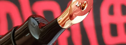 Увлажняющий бальзам для губ на золотом наконечнике или Hourglass Lip Treatment Oil №28