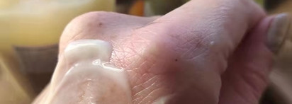 Закат моей преданной любви к миндальной классике от L'Occitane с линейкой для ухода за волосами: шампунь и кондиционер для волос