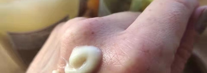 Закат моей преданной любви к миндальной классике от L'Occitane с линейкой для ухода за волосами: шампунь и кондиционер для волос