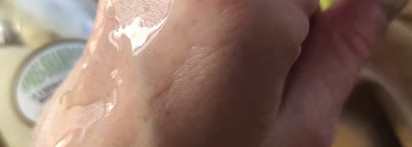 Закат моей преданной любви к миндальной классике от L'Occitane с линейкой для ухода за волосами: шампунь и кондиционер для волос