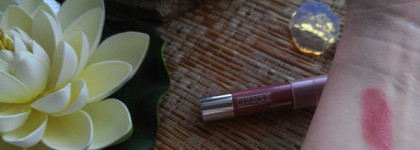 Невероятно комфортный блеск для губ - Clinique Chubby Stick Intense moisturizing lip colour balm в оттенке 01 Curviest Caramel