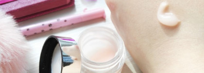 Интенсивное увлажнение и невесомая текстура вместе с  Clinique Moisture Surge Extended Thirst Relief