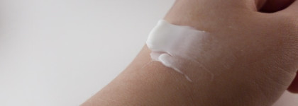 Ароматная вишневая парочка от Кафе Красоты: пенящийся скраб для душа питательный и крем-суфле для тела увлажняющий