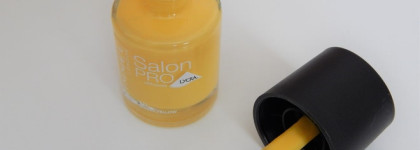 Разношёрстная коллекция лаков для ногтей