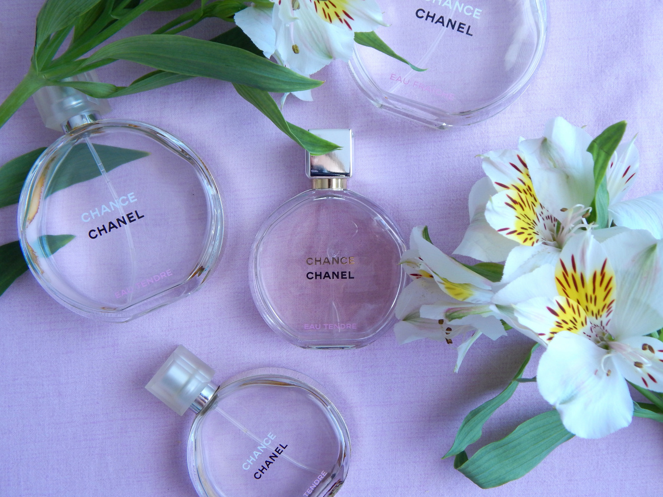 Chanel chance eau tendre отзывы. Шанель шанс цветочно-фруктовые. Шанель шанс виды. Направление аромата - chance Eau tendre. Духи от ламбре Шанель шанс.