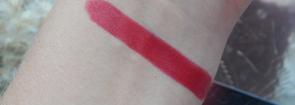 Встречаю осень в красном. Huda Beauty Power Bullet Matte Lipstick в оттенке Promotion Day + бюджетный аналог