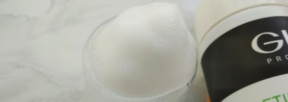 Gigi New Age Facial Scrub кремообразный скраб для деликатного очищения кожи всех типов и Gigi "Retin A" - Triple Power Foaming Cleanser