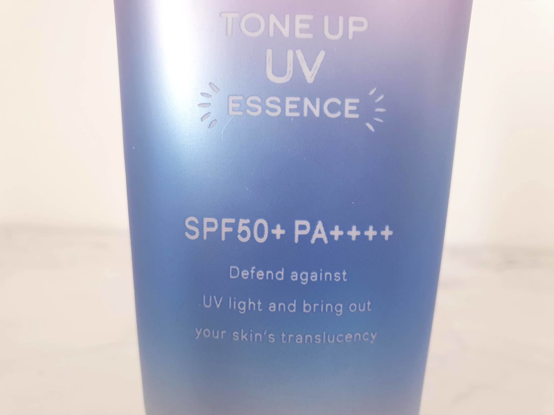 Tone up sunscreen. SPF Tone up. Эссенция солнцезащитная, осветляющая веснушки Tone up UV Essence spf35 pa+ 30гр. СПФ D Alba UV Essence waterprull. Essence SPF 50.