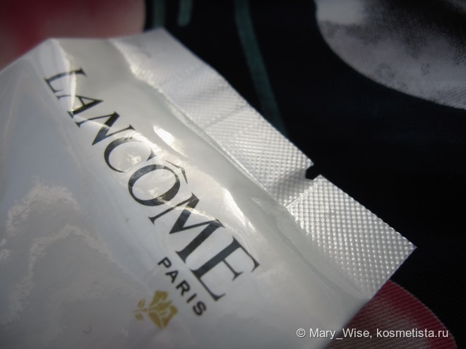 Невесомое покрытие с компактным тональным флюидом Lancome Miracle Cushion