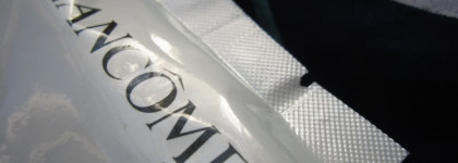 Невесомое покрытие с компактным тональным флюидом Lancome Miracle Cushion