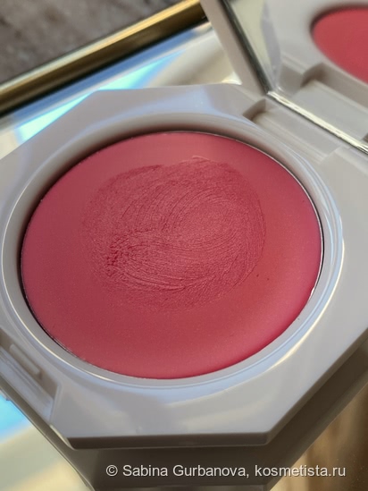 Fenty Beauty Cheeks Out Freestyle Cream Blush в оттенке Strawberry Drip