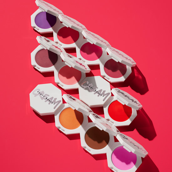 Fenty Beauty Cheeks Out Freestyle Cream Blush в оттенке Strawberry Drip