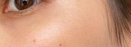 Тот самый влажный блик с Charlotte Tilbury Beauty Light Wand в оттенке Hollywood Spotlight