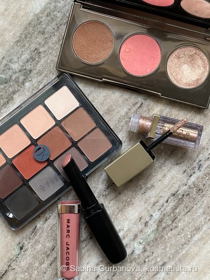 Zendaya: от классических smokey eye до Эйфории