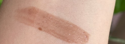 Новинки от Рианны: зеркальный блеск Fenty Beauty Pro Kiss’r Luscious Lip Balm в оттенке Cocoa Drizzle