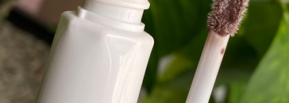 Новинки от Рианны: зеркальный блеск Fenty Beauty Pro Kiss’r Luscious Lip Balm в оттенке Cocoa Drizzle