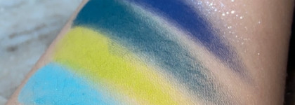 Очень яркая и очень лимитированная палетка теней: Kaleidos Makeup Club Nebula Palette