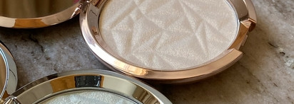 Знаменитые хайлайтеры Becca - Shimmering skin perfectors в оттенках Own your light, Vanilla Quartz, Golden mint, Opal. Стоит ли купить перед закрытием бренда