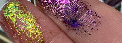 Мультихромные хлопья: Danessa Myricks Infinite Chrome Flakes, оттенки Kiss me, Lightning bolt