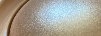 Новинка 2023: Rare Beauty Positive Light Silky Touch Highlighter в оттенках Mesmerize и Exhilarate