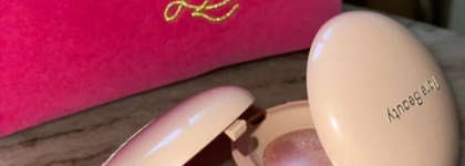 Новинка 2023: Rare Beauty Positive Light Silky Touch Highlighter в оттенках Mesmerize и Exhilarate