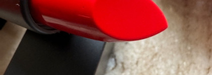 Total Red с помадой от российского бренда Russian Beauty Guru - Кинофестивальная красная. Голливудский макияж со стрелками