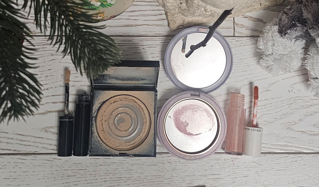 Консилер Наумова, пудра Smashbox, румяна Collistar, румяна Наумова