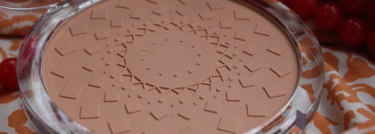 Два бюджетных продукта: бронзер Essence - Matt bronzing powder и хайлайтер RdeL Young - Glow and Shine Powder