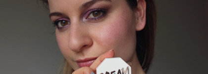 Новинка от Fenty Beauty: кремовые румяна Cheeks Out Freestyle Cream Blush в оттенке Drama Cla$$