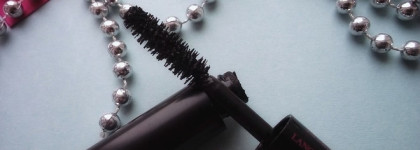 Monsieur - переводится с французского, как Джентльмен! А истинный джентльмен никогда не должен спорить с дамой. Тушь для ресниц Lancome Monsieur Big Mascara, оттенок 01 ультра-чёрный