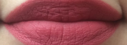 Новинка от Rimmel жидкие матовые помады Stay Matte Liquid Lip Color в оттенках: 210 Rose & Shine и 810 Plum This Show