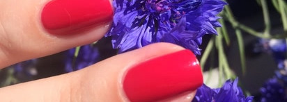Ягодное настроение с Essie Nail Polish в оттенке Altitude Attitude