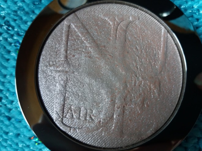 Хайлайтер Dior Diorskin Nudeskin Air Luminizer-Сверкающая роскошь! Прекрасное мерцание покорило меня. Сияющая звезда невесомости