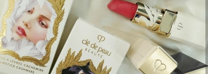 Рождественская лимитированная коллекция макияжа Сlé de Peau Beauté Enchanted Lake Makeup Collection Christmas Holiday 2020 с тематикой "Лебединого озера"