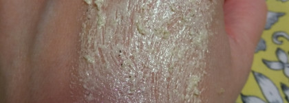 Ecocraft: крем для сухой и чувствительной кожи лица с Ана-Кислотами и витаминами "Мандарин и розовый перец" и скраб для тела "Зеленый банан и тиаре"