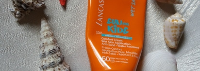 Хочу/могу. Солнцезащитные средства: Lancaster Sun For Kids Comfort Cream Wet Skin Application Anti-Sand Water Resistant spf-50 и Garnier Ambre Solaire spf-30