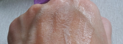 Пилинг-скатка Limoni Amazing Apple Facial Peeling Gel дарит бережное очищение