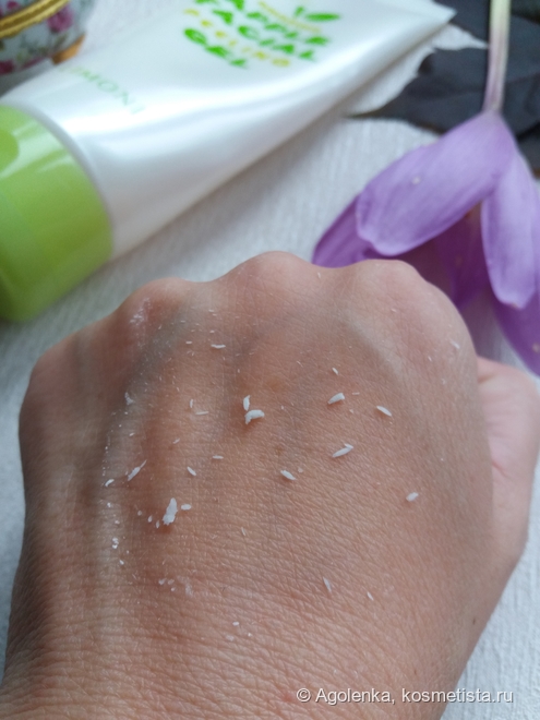 Пилинг-скатка Limoni Amazing Apple Facial Peeling Gel дарит бережное очищение