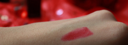 Соблазнительно красная и матовая помада Artdeco / Mat Performance Lipstick / 20 Geisha RED