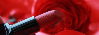 Соблазнительно красная и матовая помада Artdeco / Mat Performance Lipstick / 20 Geisha RED