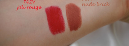 Идеальная матовая помада Clarins Joli Rouge Velvet. Для тех, кто ищет шикарный красный оттенок