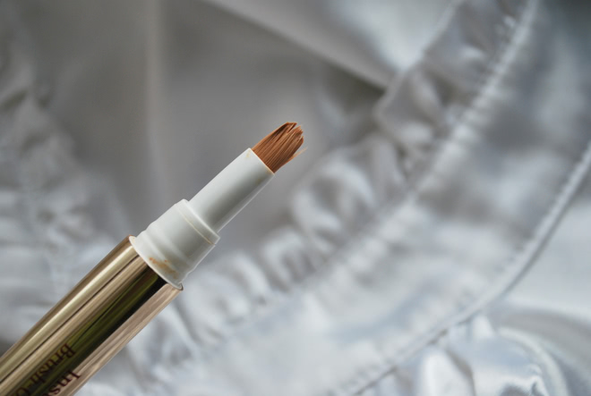 Любимый консилер Clarins Eclat Minute Concealer в оттенке 02 против признаков усталости и бессонных ночей