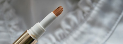 Любимый консилер Clarins Eclat Minute Concealer в оттенке 02 против признаков усталости и бессонных ночей