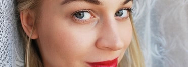 Любимый консилер Clarins Eclat Minute Concealer в оттенке 02 против признаков усталости и бессонных ночей