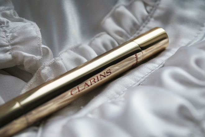 Любимый консилер Clarins Eclat Minute Concealer в оттенке 02 против признаков усталости и бессонных ночей