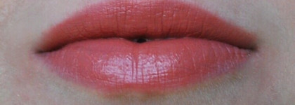 Матовая помада L'Oreal Infaillible Gloss pro matte lip gloss, очень осенний нюд 401 Amen