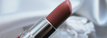 Дешево и сердито! Помада от Maybelline Hydra Extreme. В припыленном оттенке 721 Pinky Beige