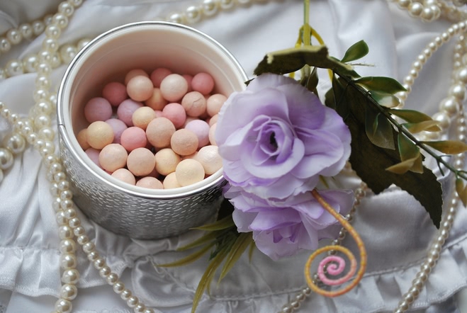 Драгоценная роскошь Guerlain Meteorites Perles Blossom в оттенке #03